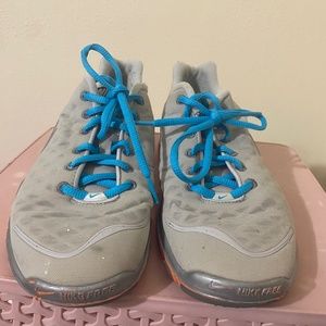 ✨ Nike - Tennis Shoes - Womens size 8 - grey blue and orange